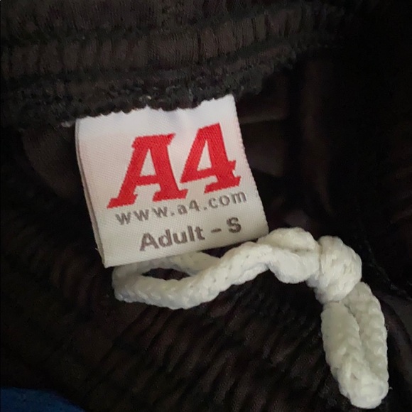 Bundle Shorts - Picture 3 of 3